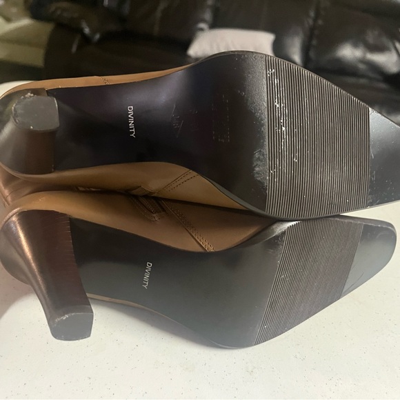 Chic Tan Leather Heeled‎ Boots - Picture 5 of 5